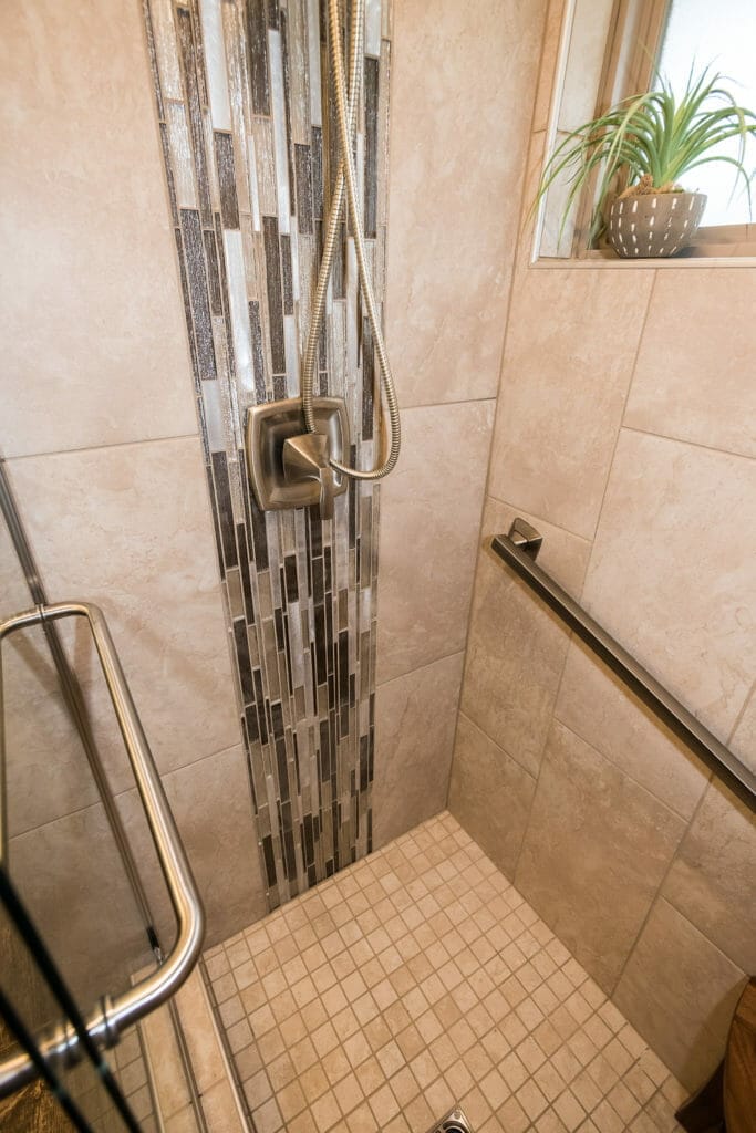 https://ex5be6b69ms.exactdn.com/wp-content/uploads/2019/06/Master-Bathroom-Shower-3-683x1024.jpg?strip=all&lossy=1
